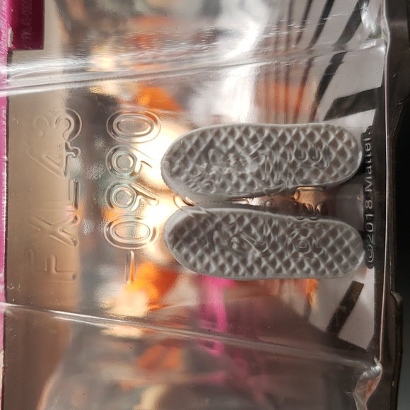 NIB 2018 Barbie Fashionistas #107 Malibu Barbie - Picture 10 of 16